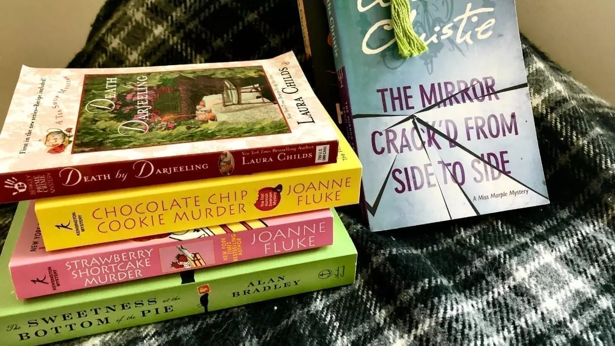 Let’s Snuggle & Solve Mysteries 10 Best Cozy Mystery Books You Can